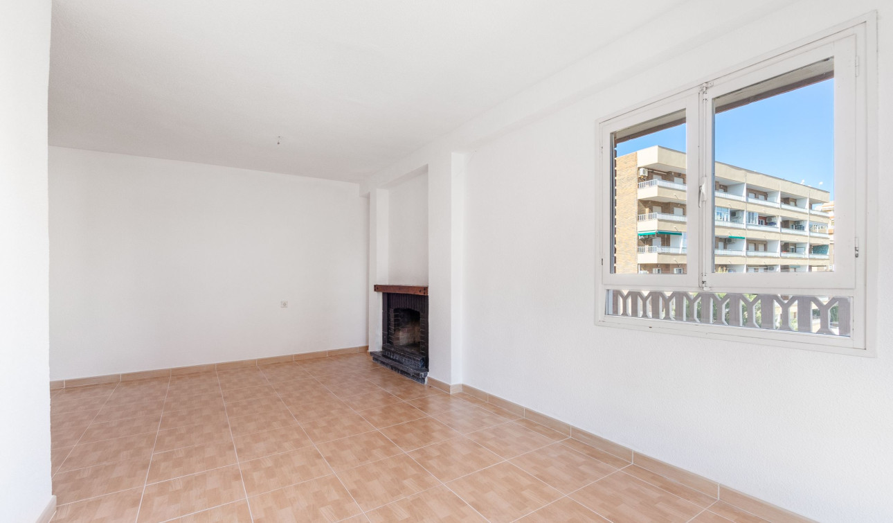 Resale - Apartment / Flat - Torrevieja - Punta Prima