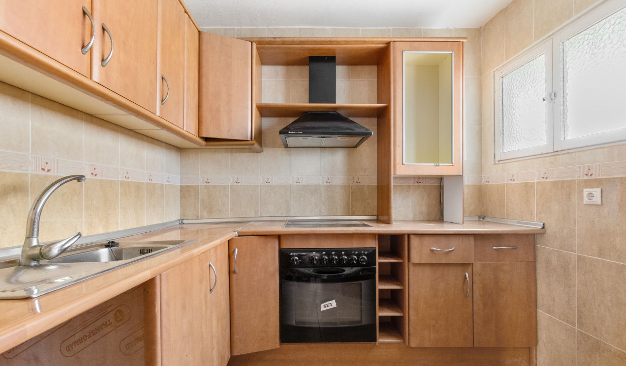 Resale - Apartment / Flat - Torrevieja - Punta Prima