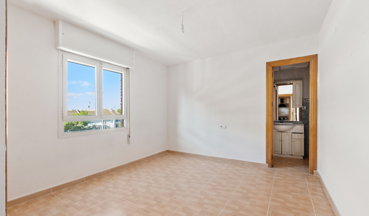 Resale - Apartment / Flat - Torrevieja - Punta Prima