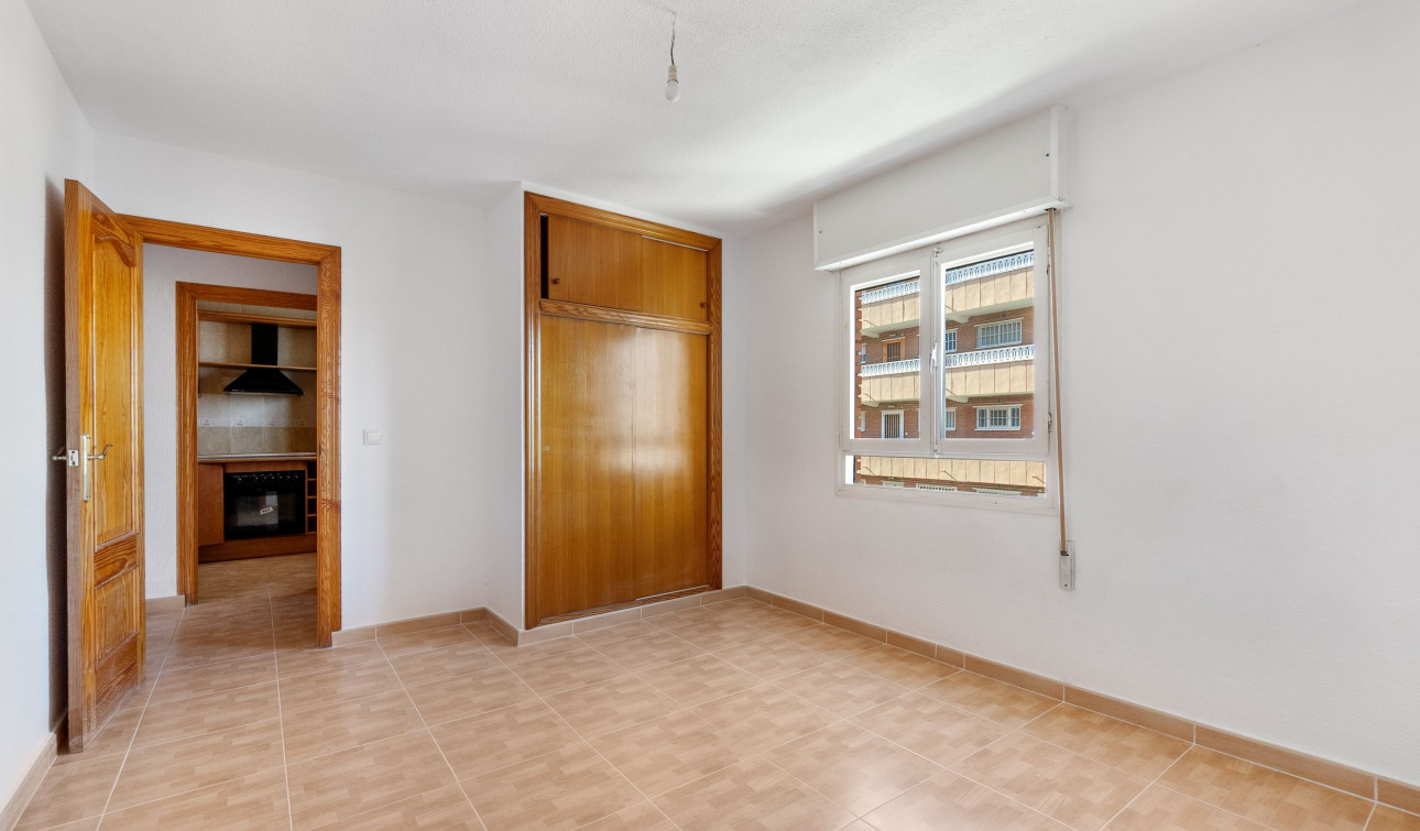Resale - Apartment / Flat - Torrevieja - Punta Prima