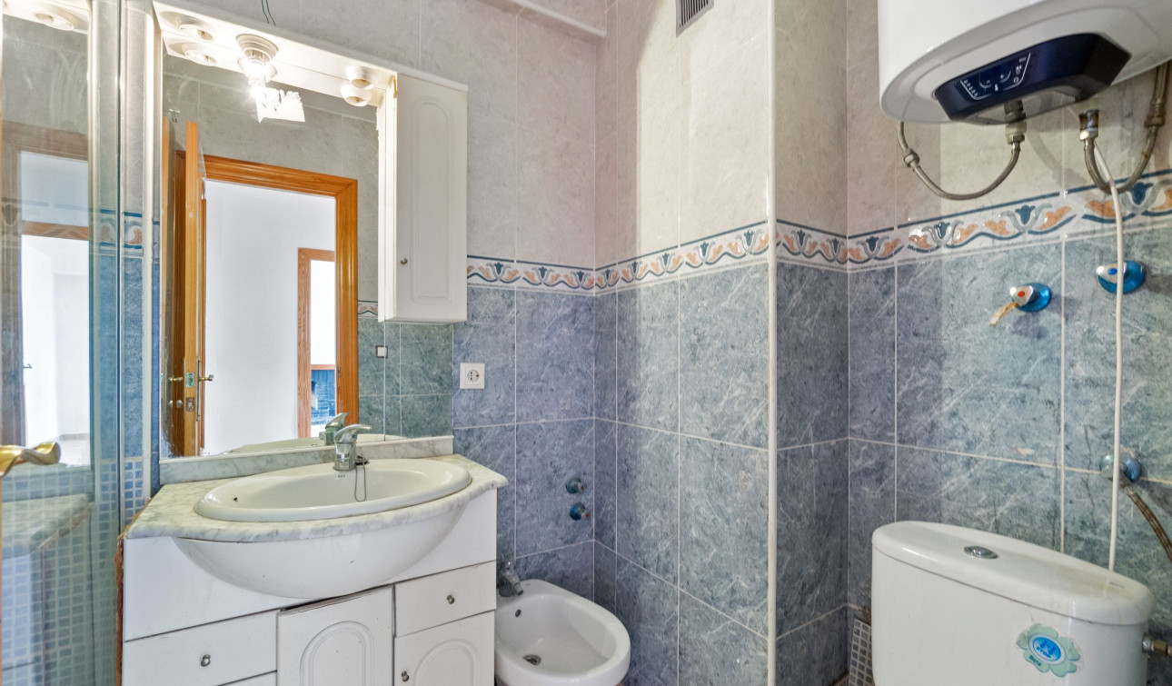 Resale - Apartment / Flat - Torrevieja - Punta Prima
