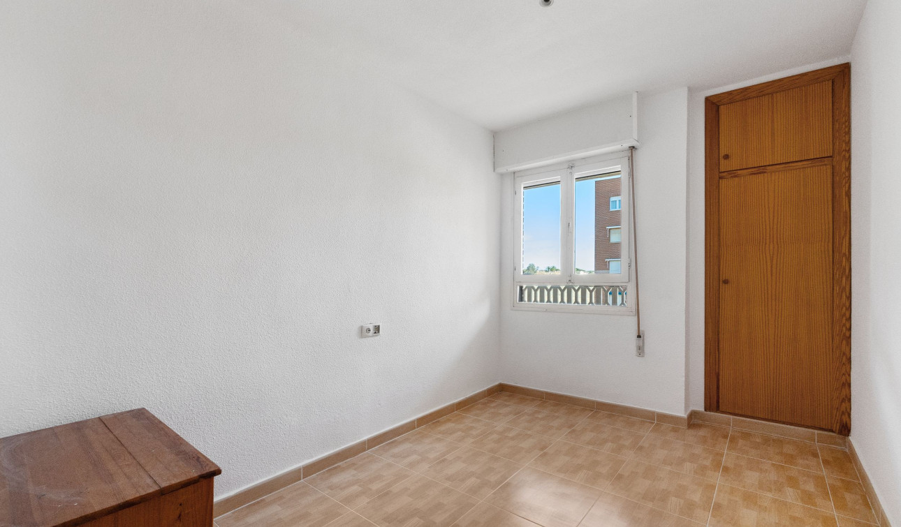 Resale - Apartment / Flat - Torrevieja - Punta Prima