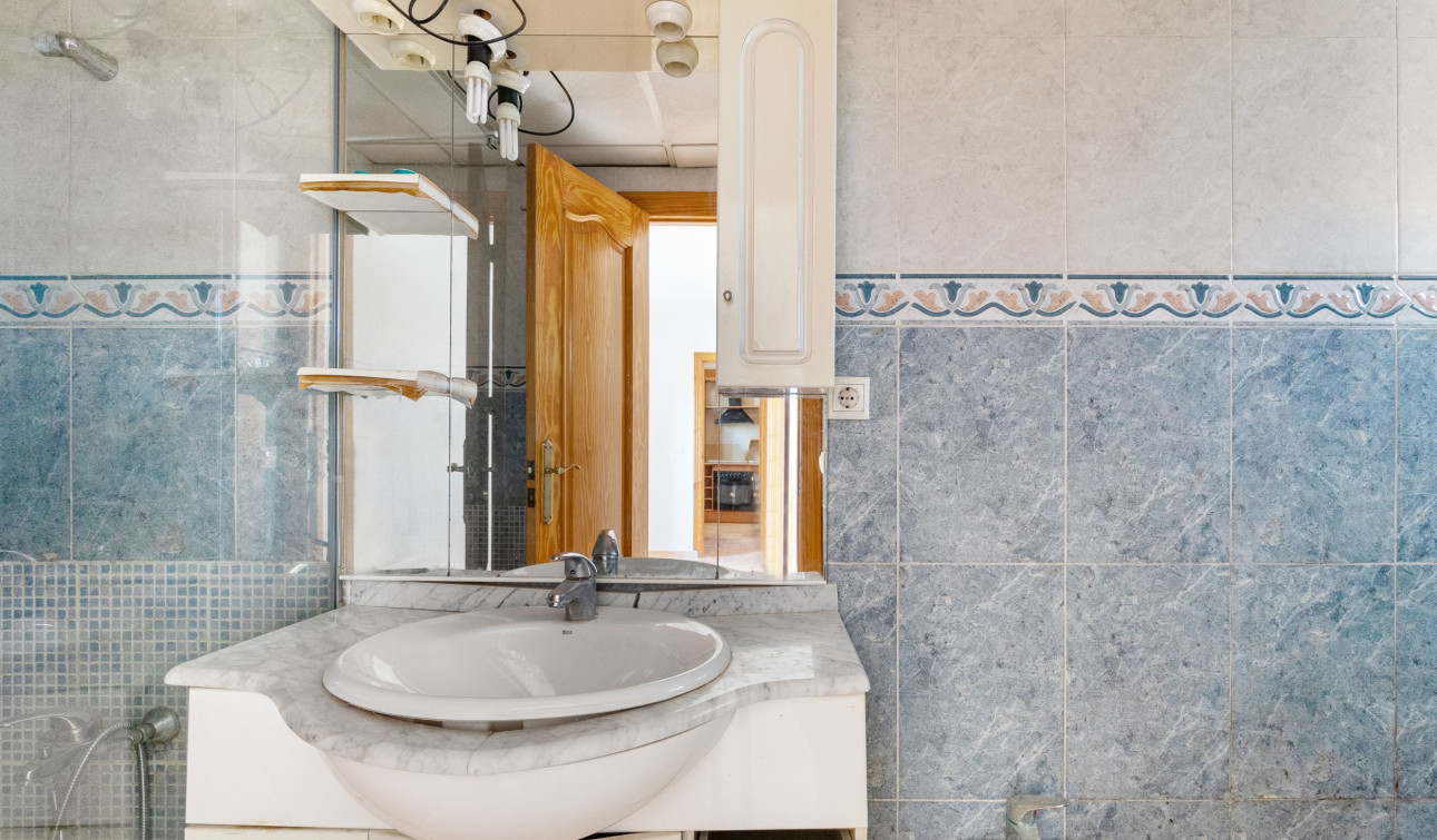 Resale - Apartment / Flat - Torrevieja - Punta Prima