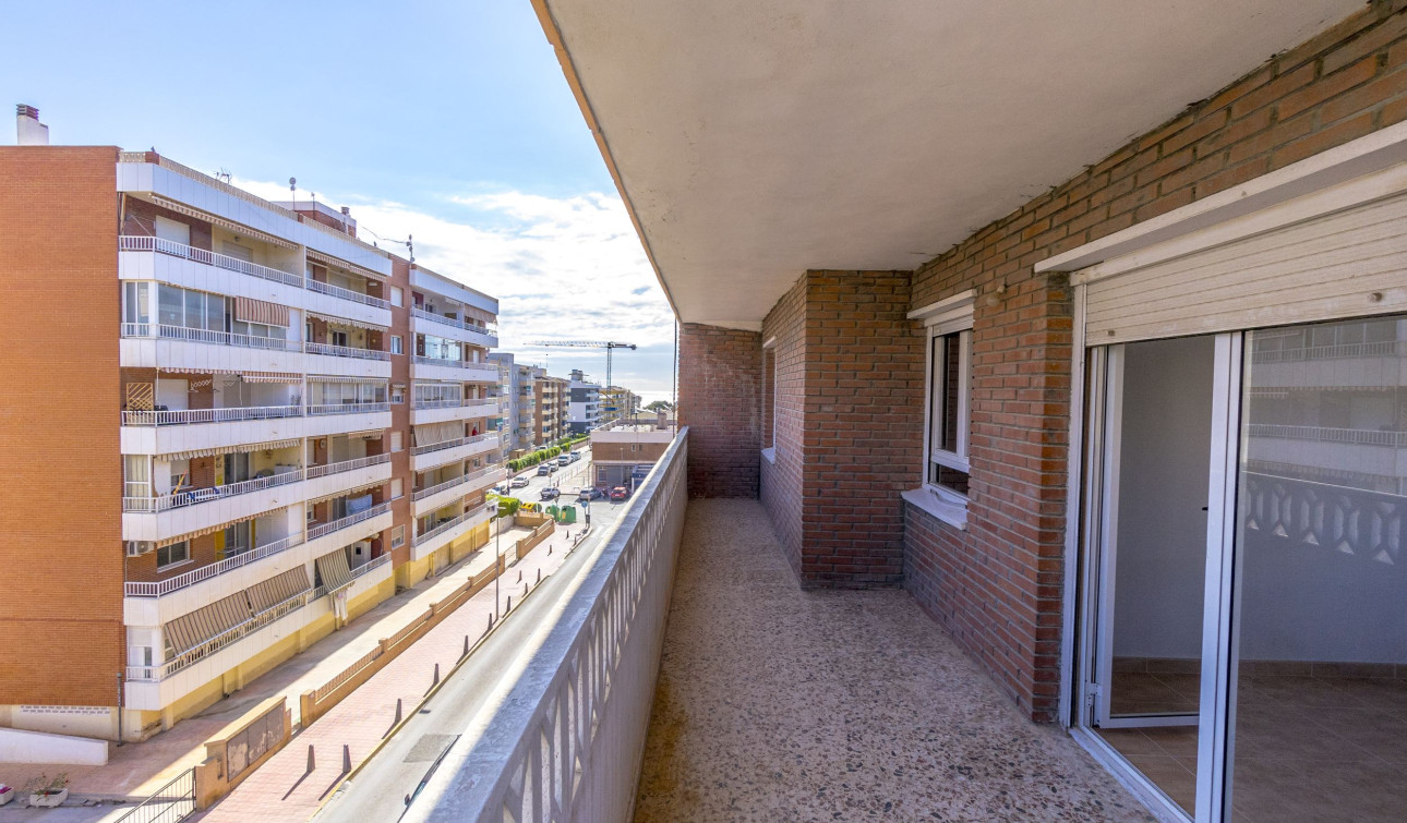 Resale - Apartment / Flat - Torrevieja - Punta Prima