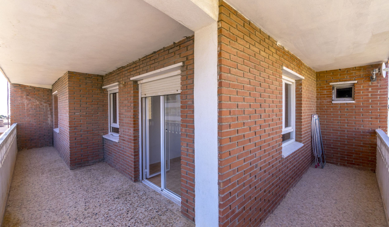 Resale - Apartment / Flat - Torrevieja - Punta Prima