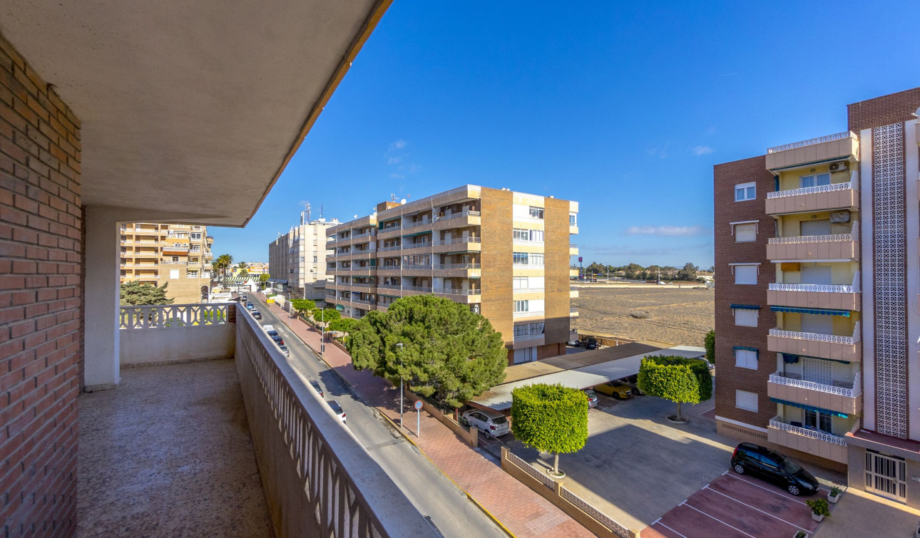 Resale - Apartment / Flat - Torrevieja - Punta Prima
