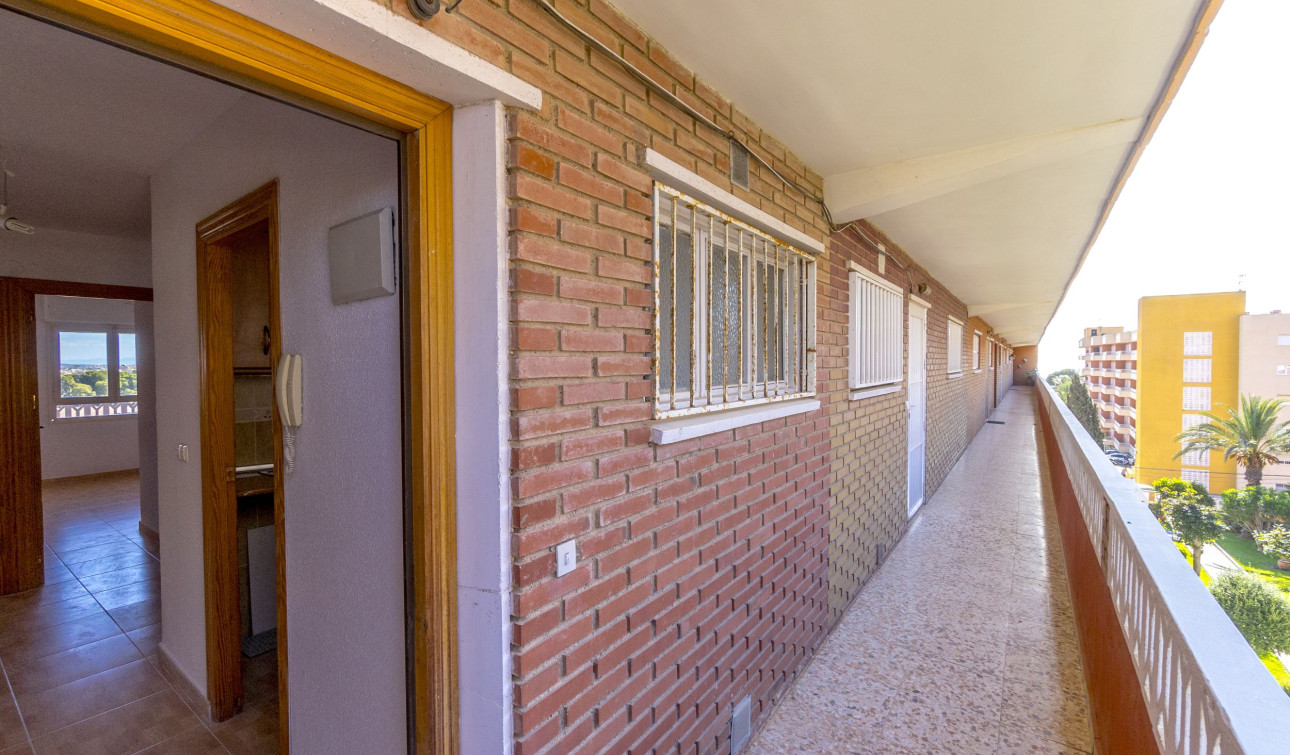 Resale - Apartment / Flat - Torrevieja - Punta Prima