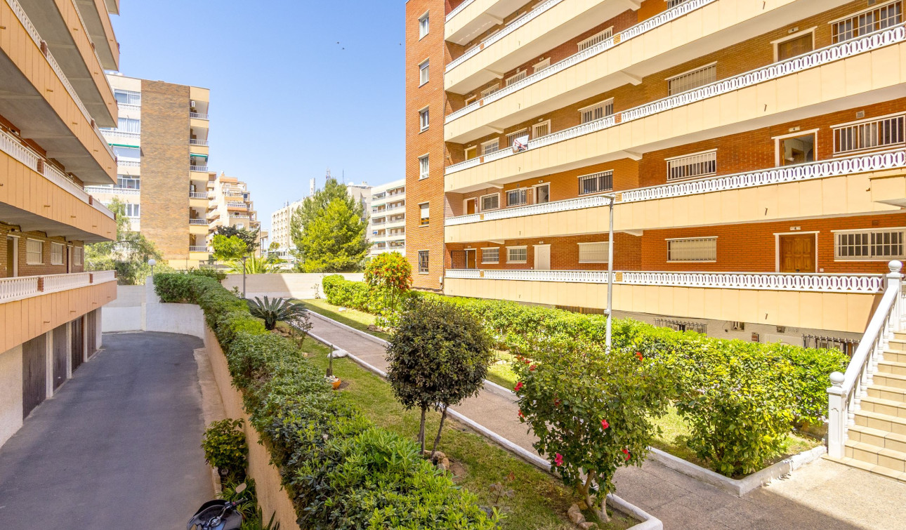 Resale - Apartment / Flat - Torrevieja - Punta Prima