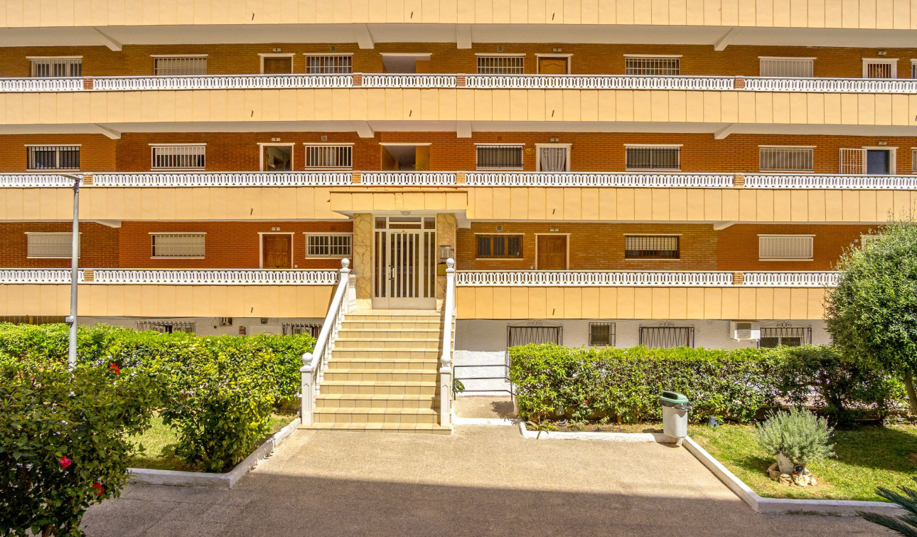 Resale - Apartment / Flat - Torrevieja - Punta Prima