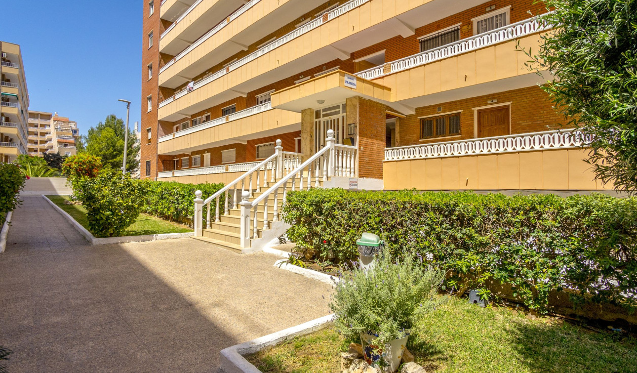Resale - Apartment / Flat - Torrevieja - Punta Prima