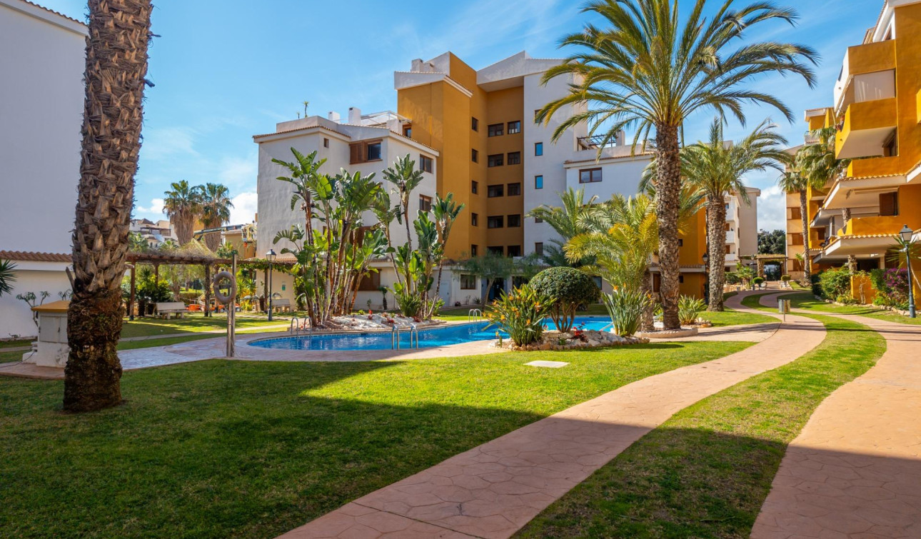 Resale - Apartment / Flat - Torrevieja - Punta prima