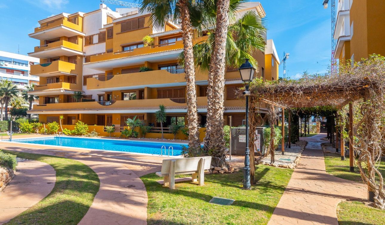 Resale - Apartment / Flat - Torrevieja - Punta prima