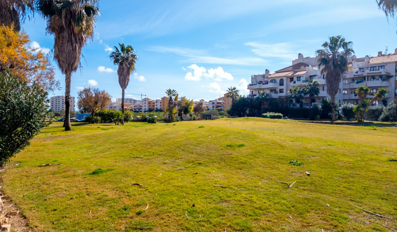 Resale - Apartment / Flat - Torrevieja - Punta prima