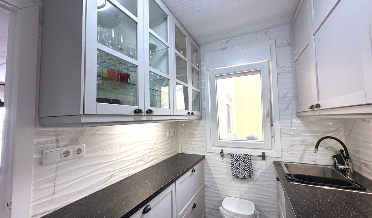 Resale - Apartment / Flat - Torrevieja - San Luis