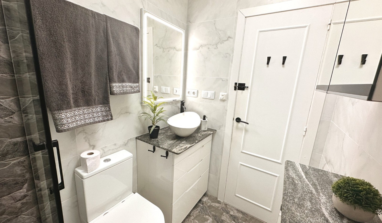 Resale - Apartment / Flat - Torrevieja - San Luis