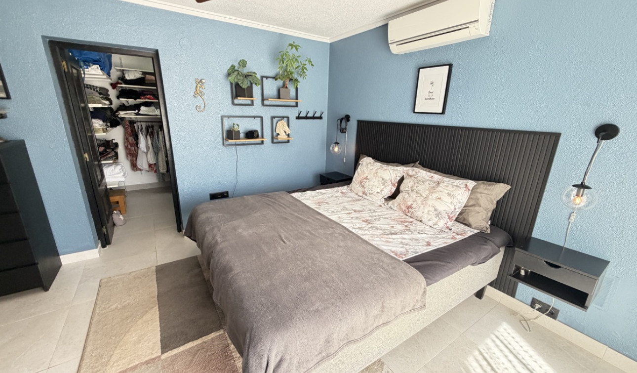 Resale - Apartment / Flat - Torrevieja - San Luis