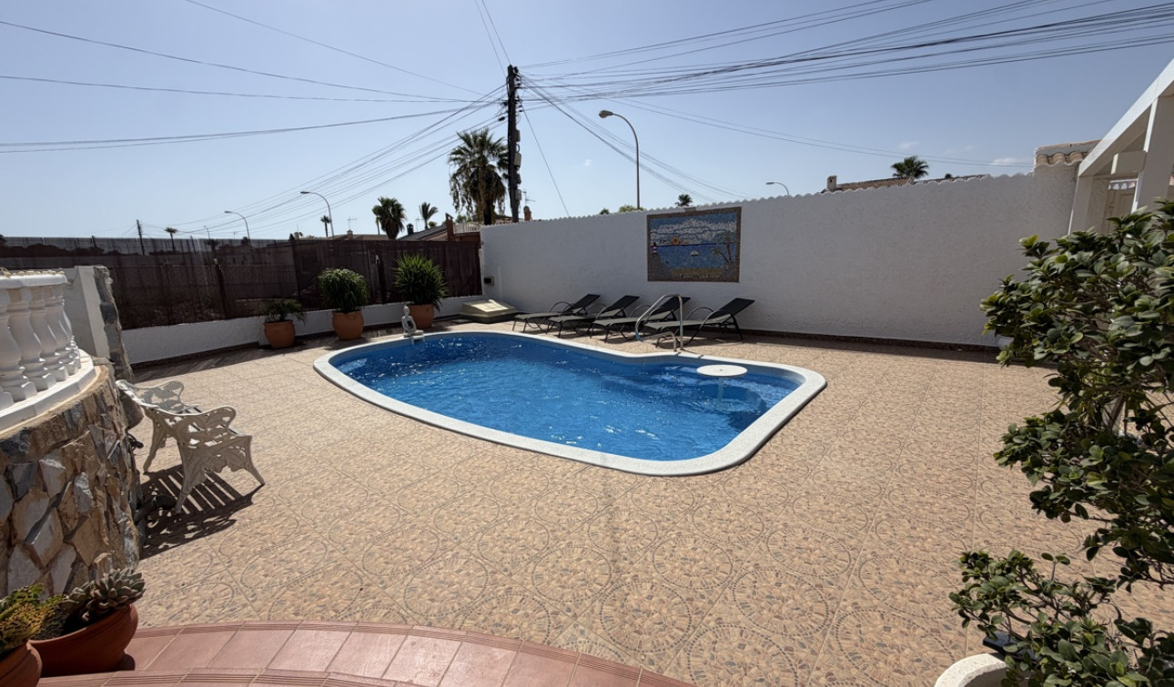 Resale - Apartment / Flat - Torrevieja - San Luis