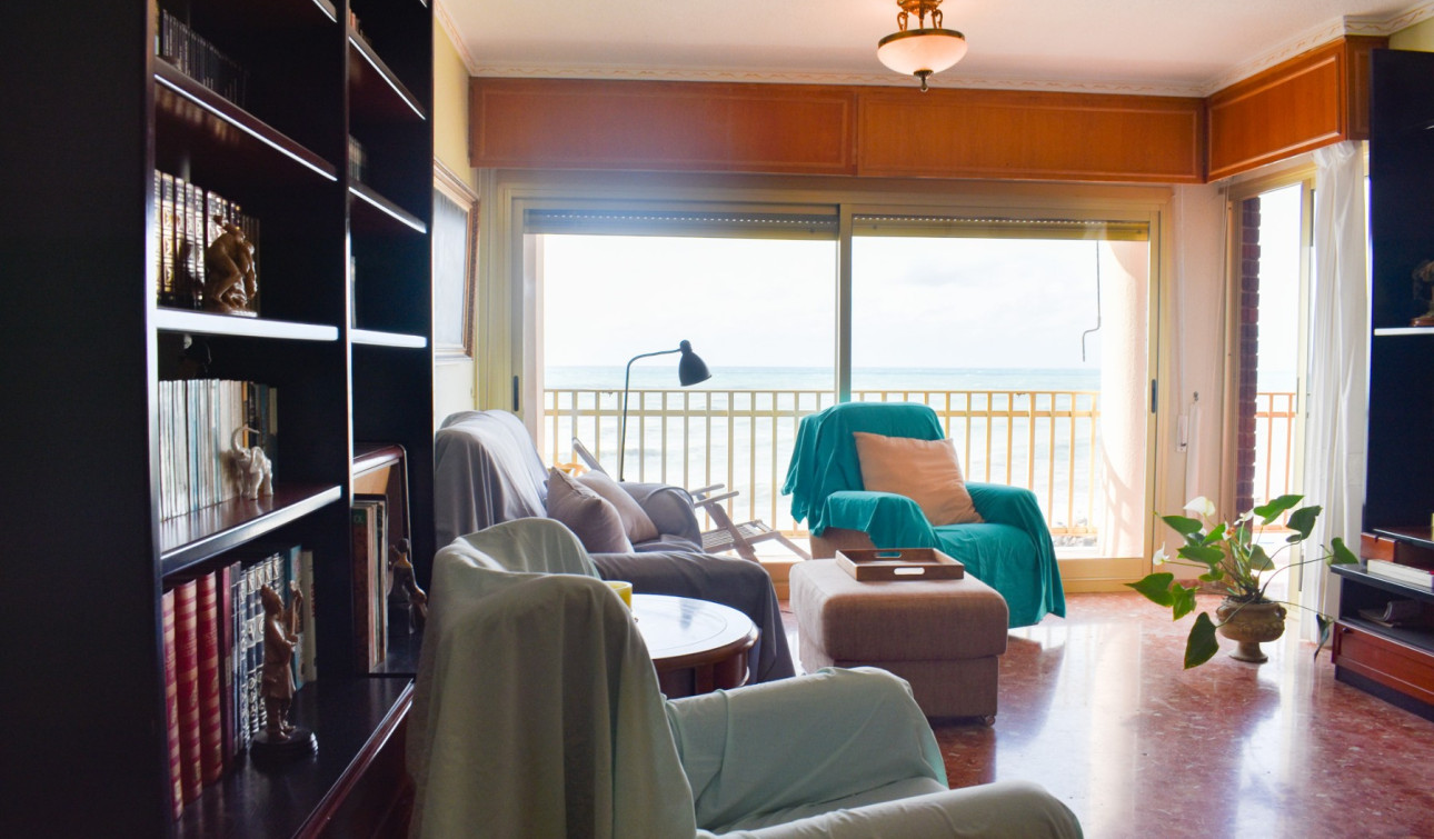 Resale - Apartment / Flat - Torrevieja - Torrevieja Centro