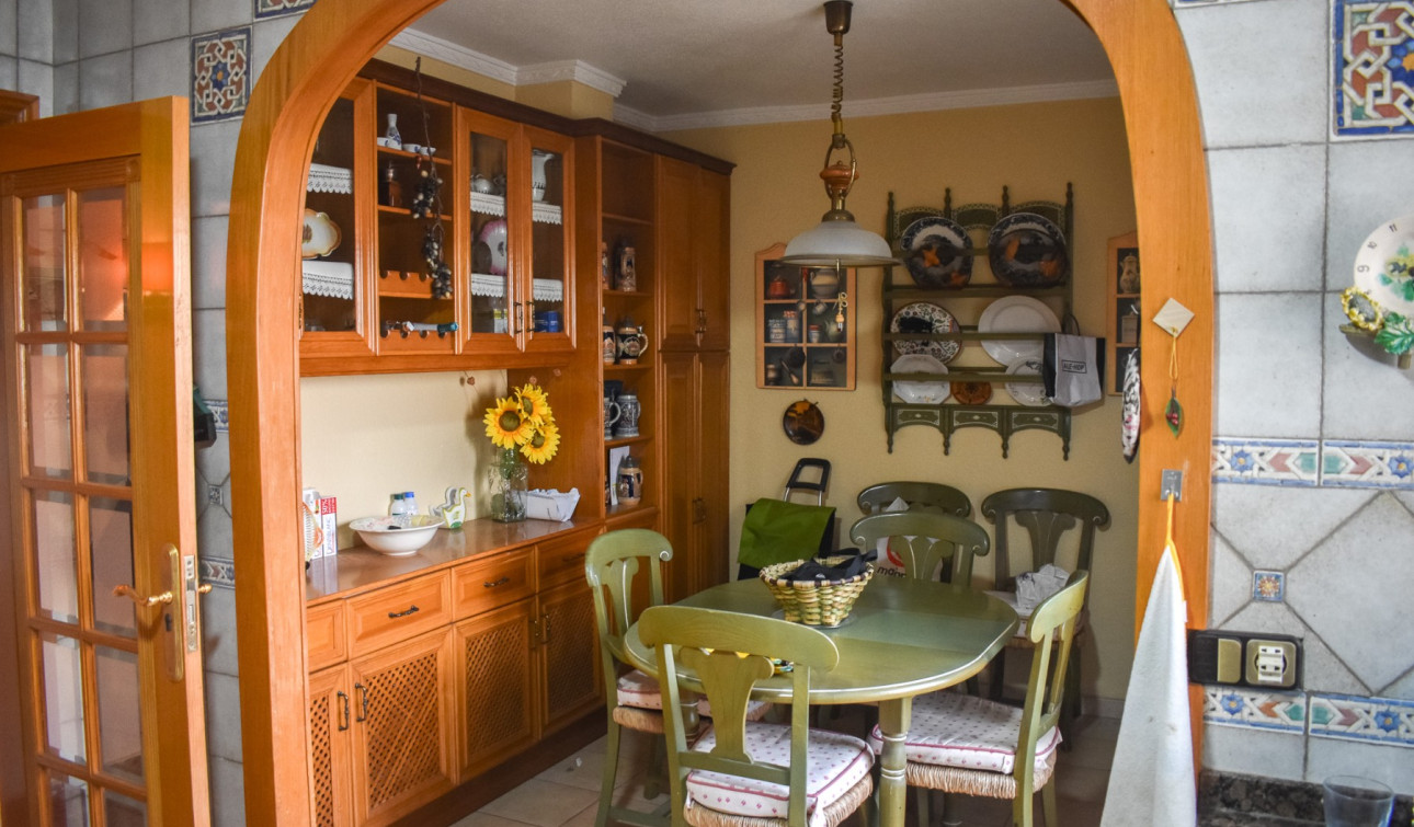 Resale - Apartment / Flat - Torrevieja - Torrevieja Centro