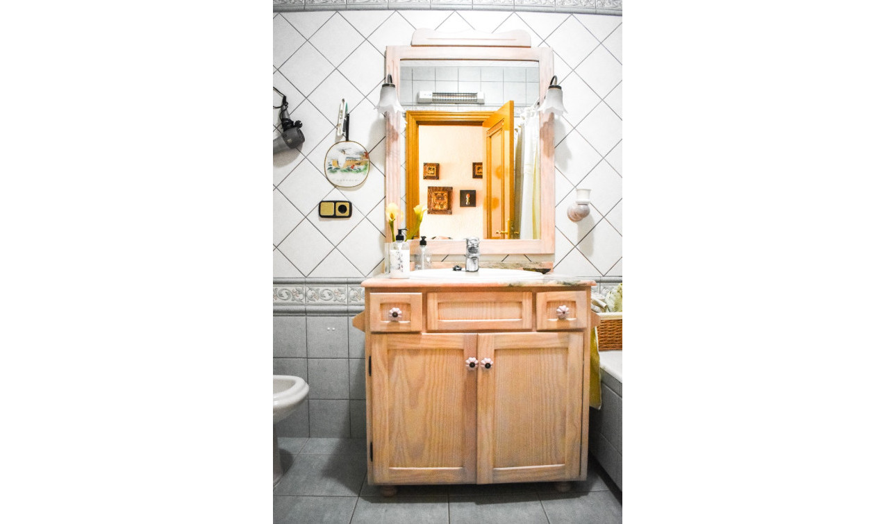 Resale - Apartment / Flat - Torrevieja - Torrevieja Centro