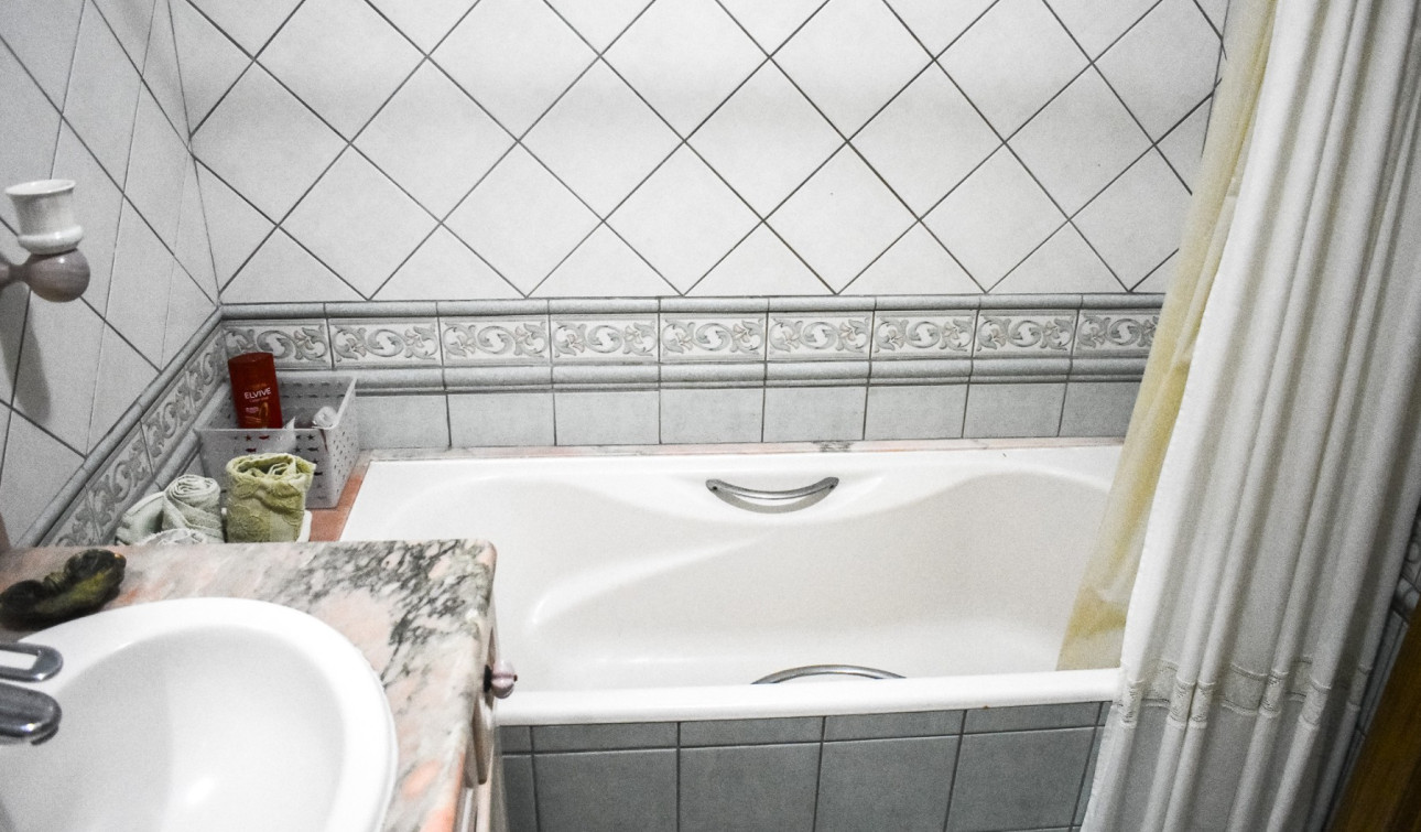 Resale - Apartment / Flat - Torrevieja - Torrevieja Centro