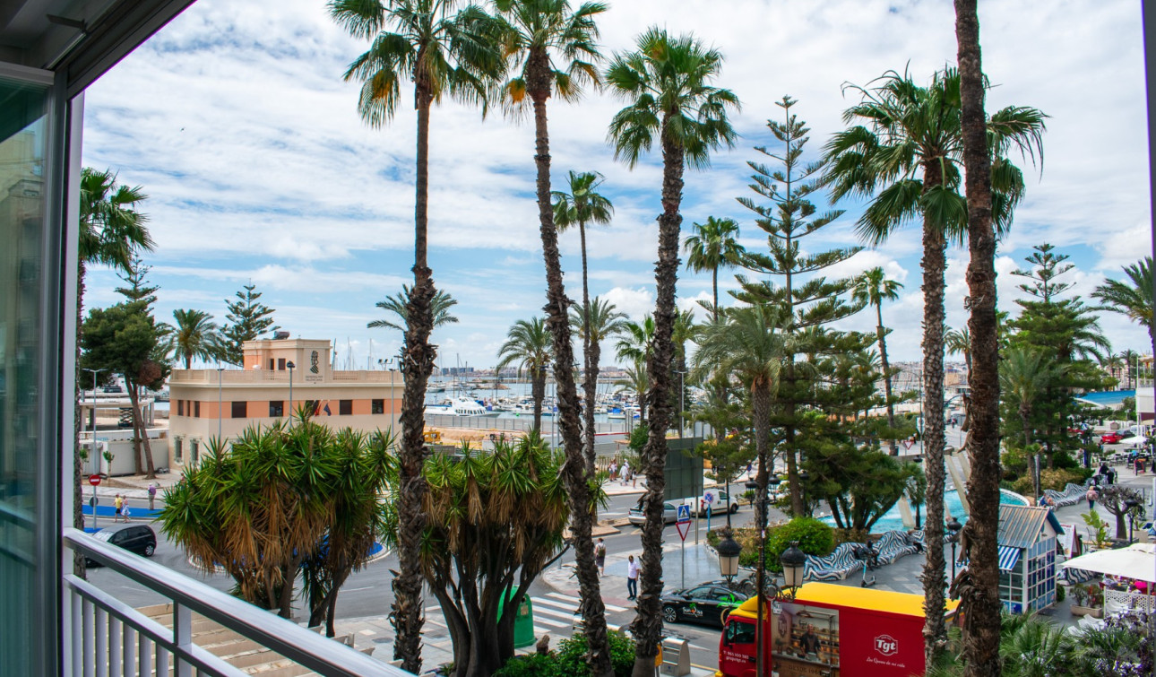 Resale - Apartment / Flat - Torrevieja - Torrevieja Centro