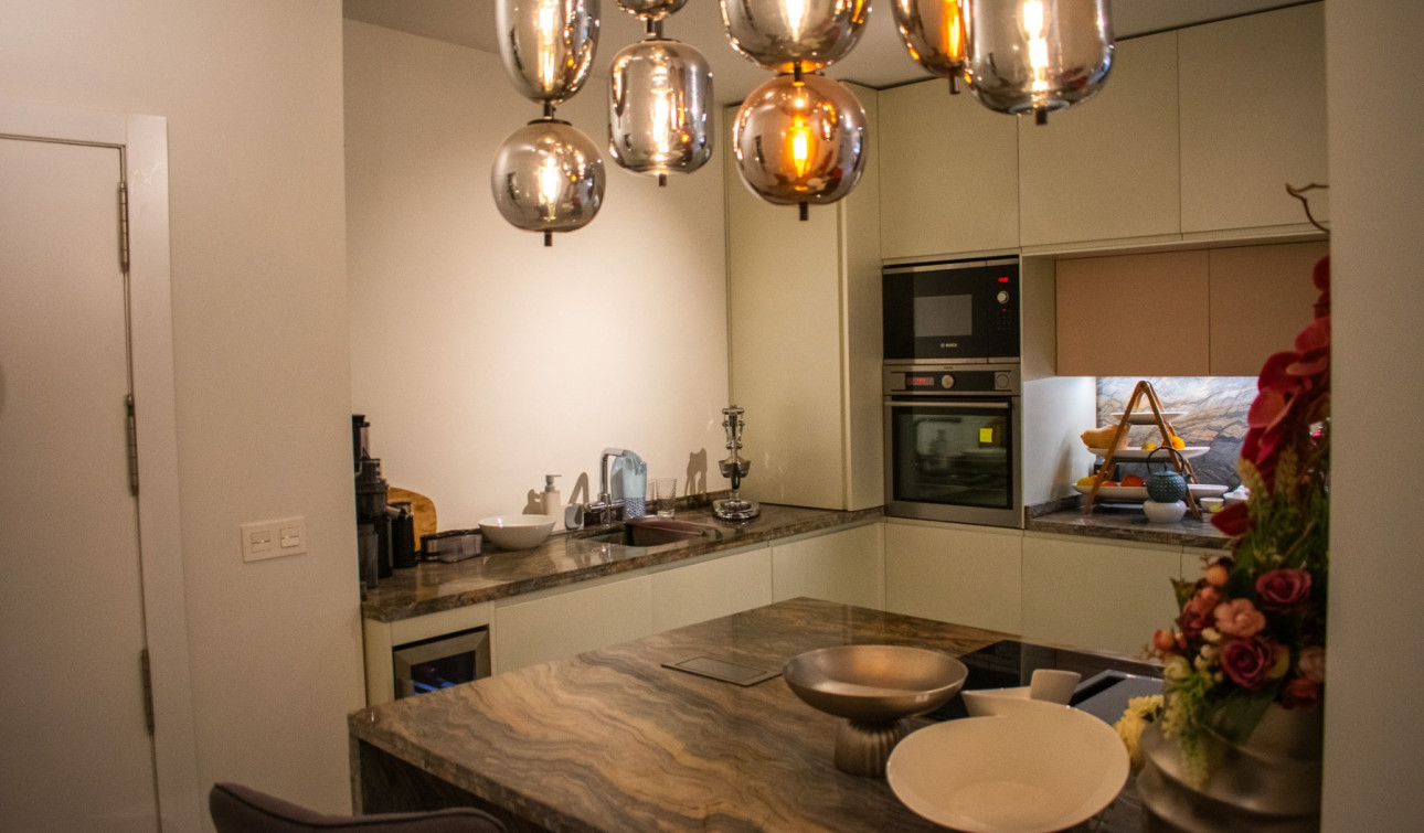 Resale - Apartment / Flat - Torrevieja - Torrevieja Centro