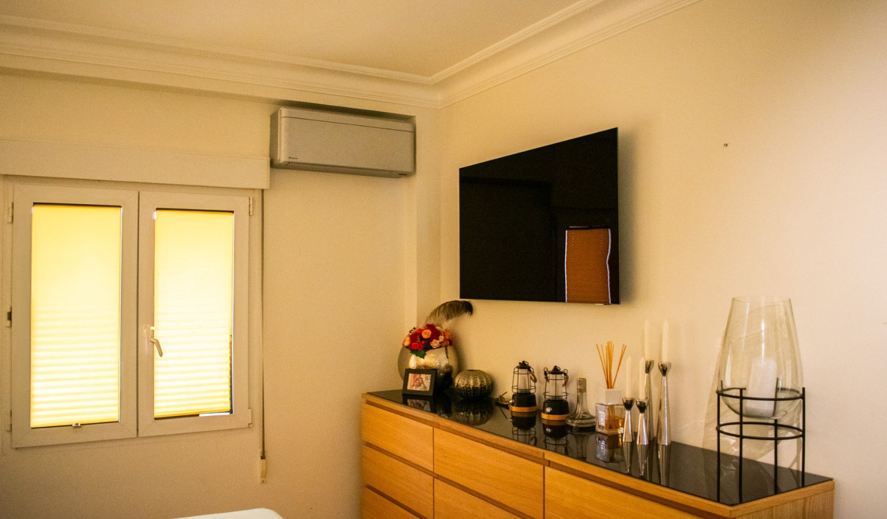 Resale - Apartment / Flat - Torrevieja - Torrevieja Centro