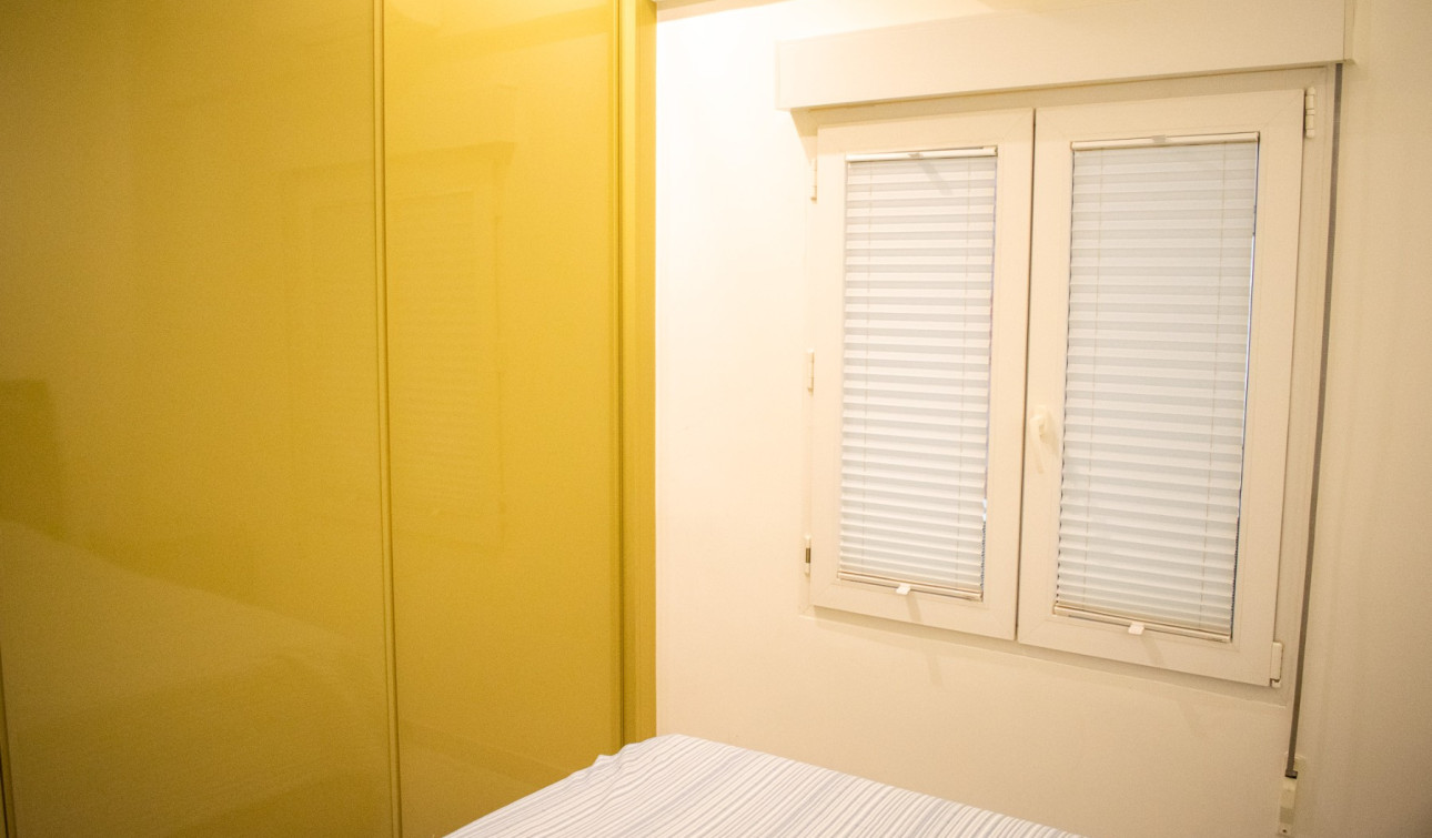 Resale - Apartment / Flat - Torrevieja - Torrevieja Centro