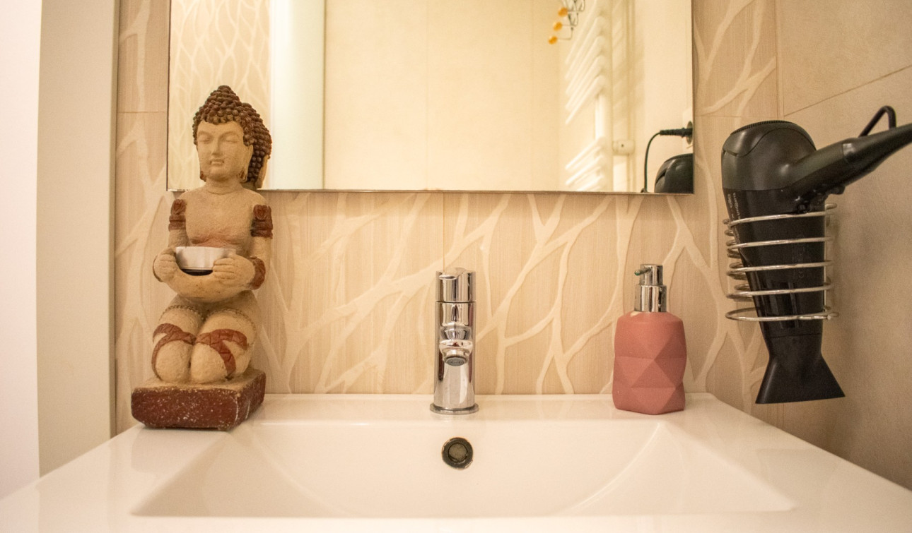 Resale - Apartment / Flat - Torrevieja - Torrevieja Centro