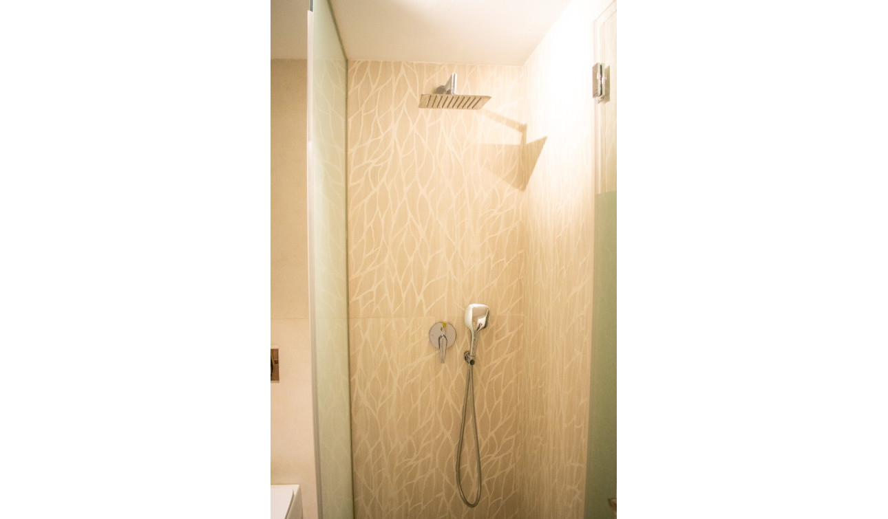 Resale - Apartment / Flat - Torrevieja - Torrevieja Centro