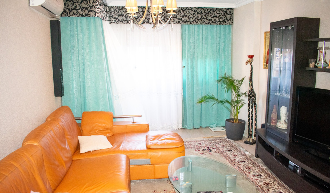 Resale - Apartment / Flat - Torrevieja - Torrevieja Centro