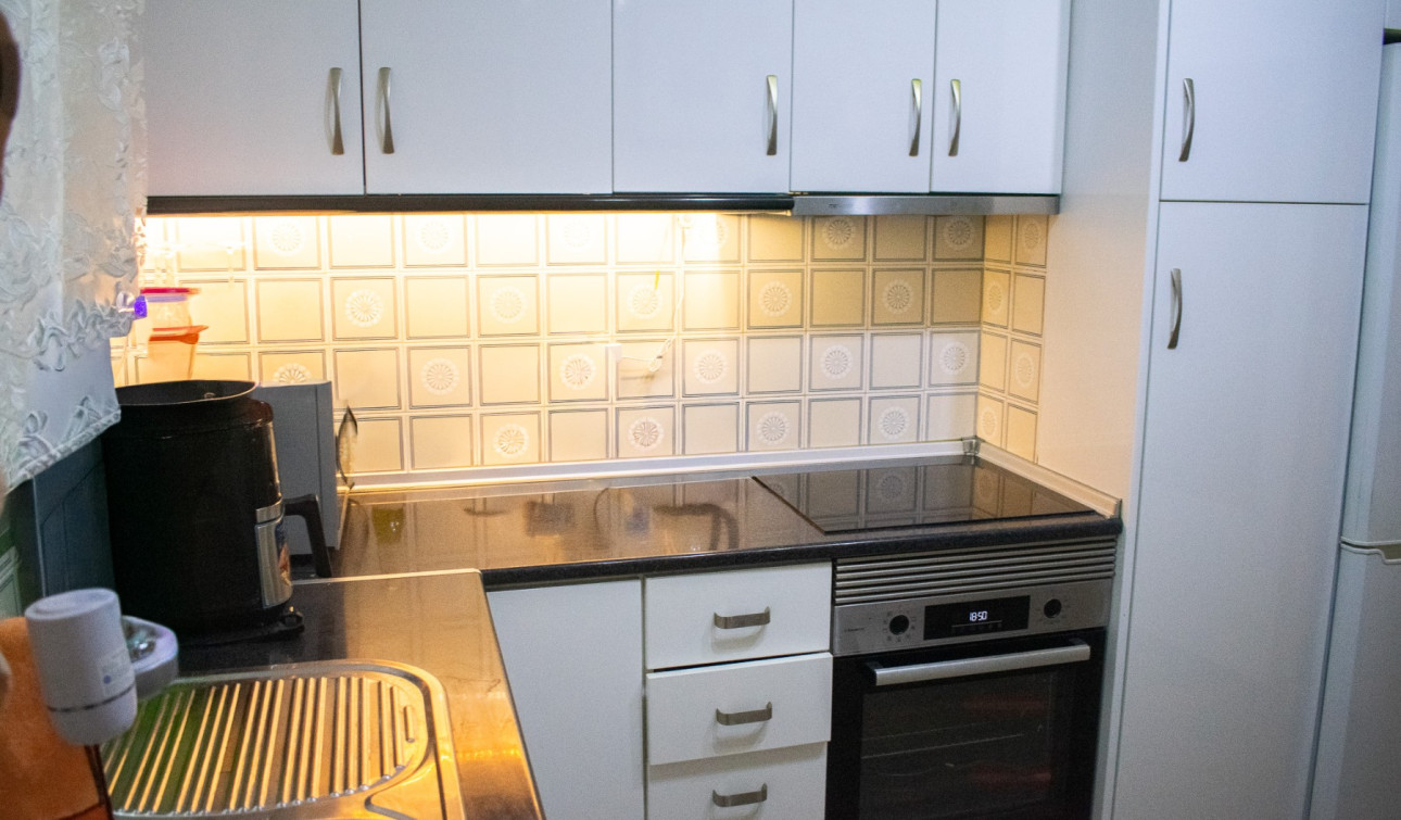 Resale - Apartment / Flat - Torrevieja - Torrevieja Centro