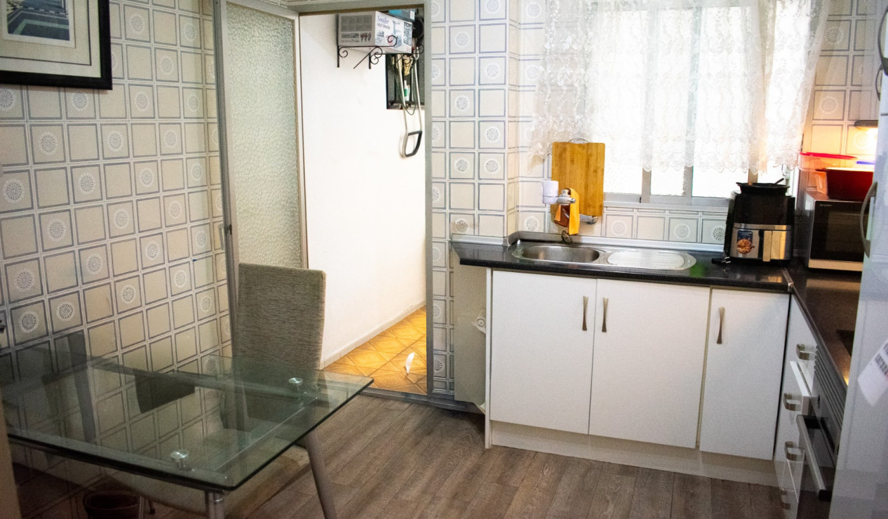 Resale - Apartment / Flat - Torrevieja - Torrevieja Centro
