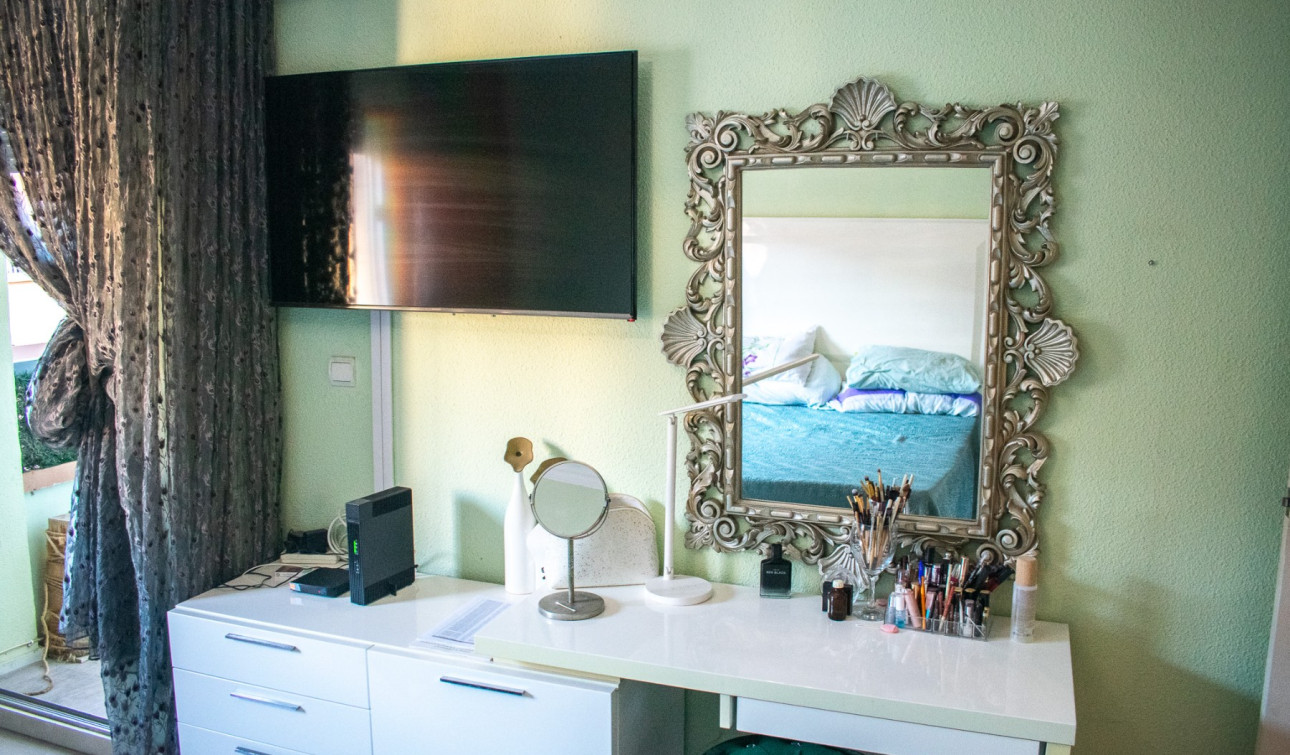 Resale - Apartment / Flat - Torrevieja - Torrevieja Centro