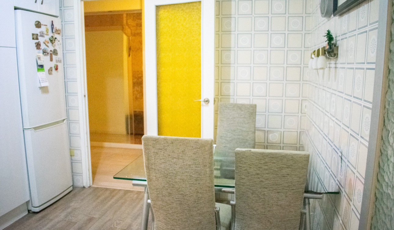 Resale - Apartment / Flat - Torrevieja - Torrevieja Centro