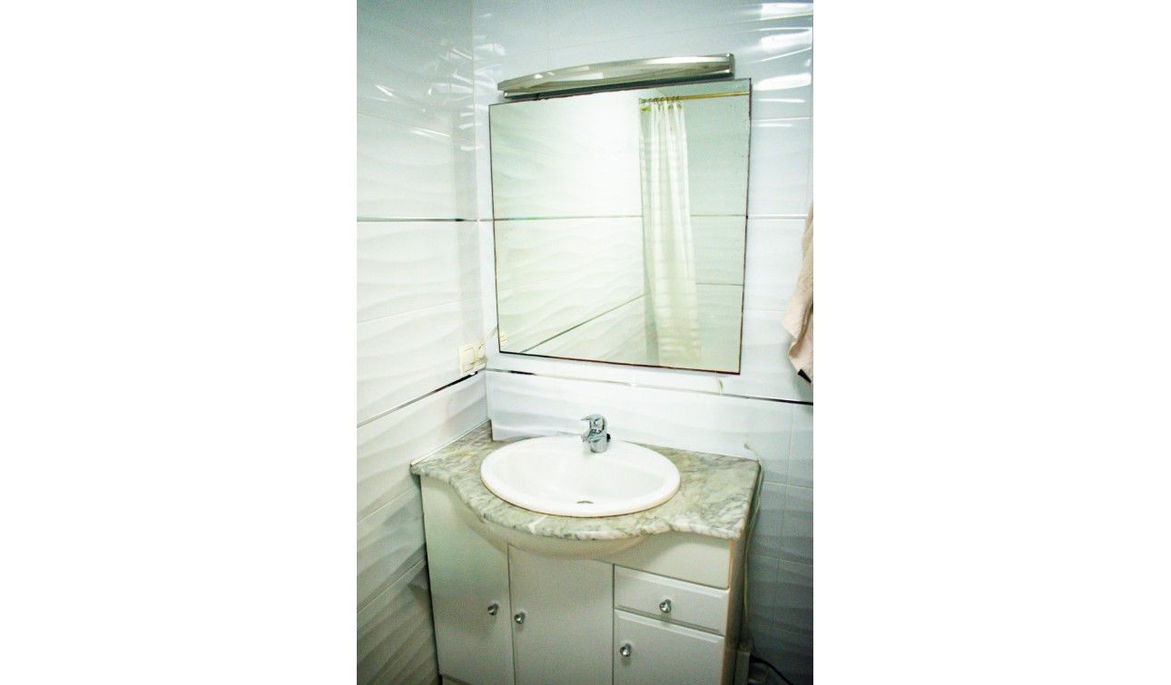 Resale - Apartment / Flat - Torrevieja - Torrevieja Centro