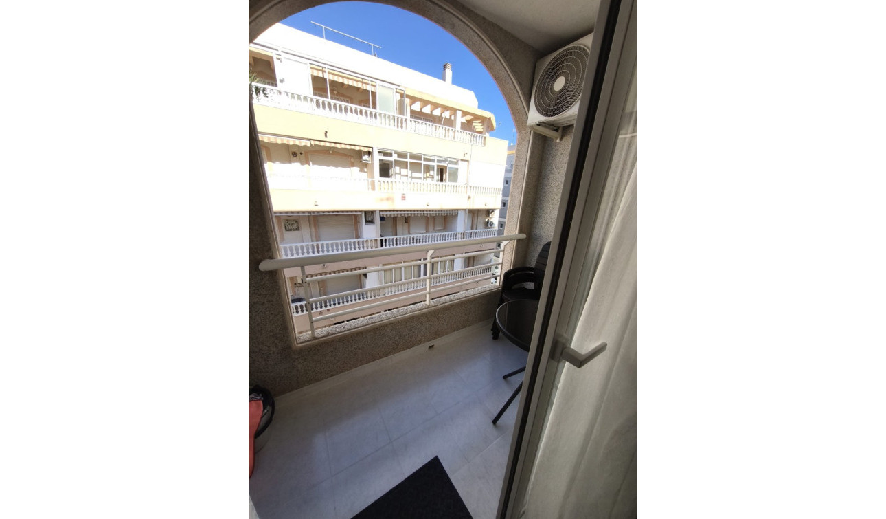 Resale - Apartment / Flat - Torrevieja - Torrevieja Centro