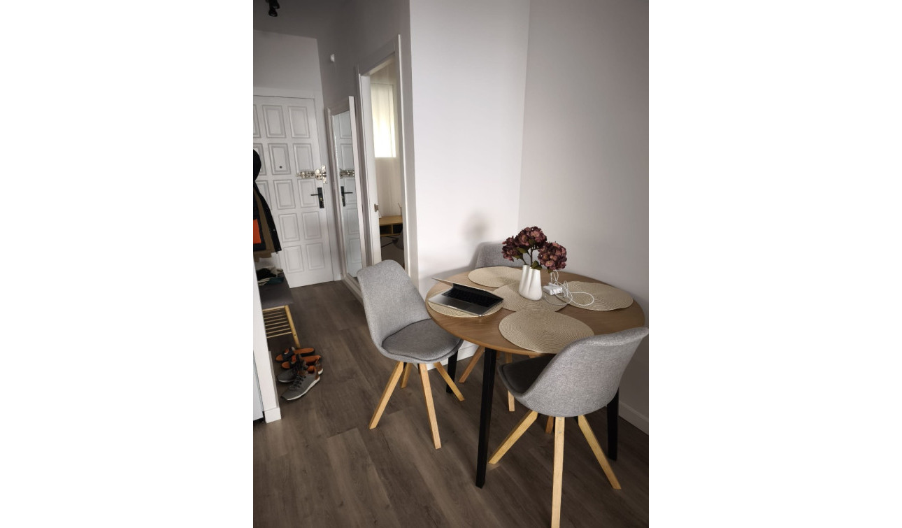 Resale - Apartment / Flat - Torrevieja - Torrevieja Centro