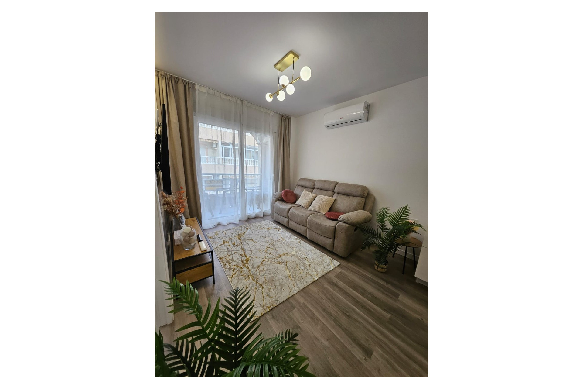 Resale - Apartment / Flat - Torrevieja - Torrevieja Centro