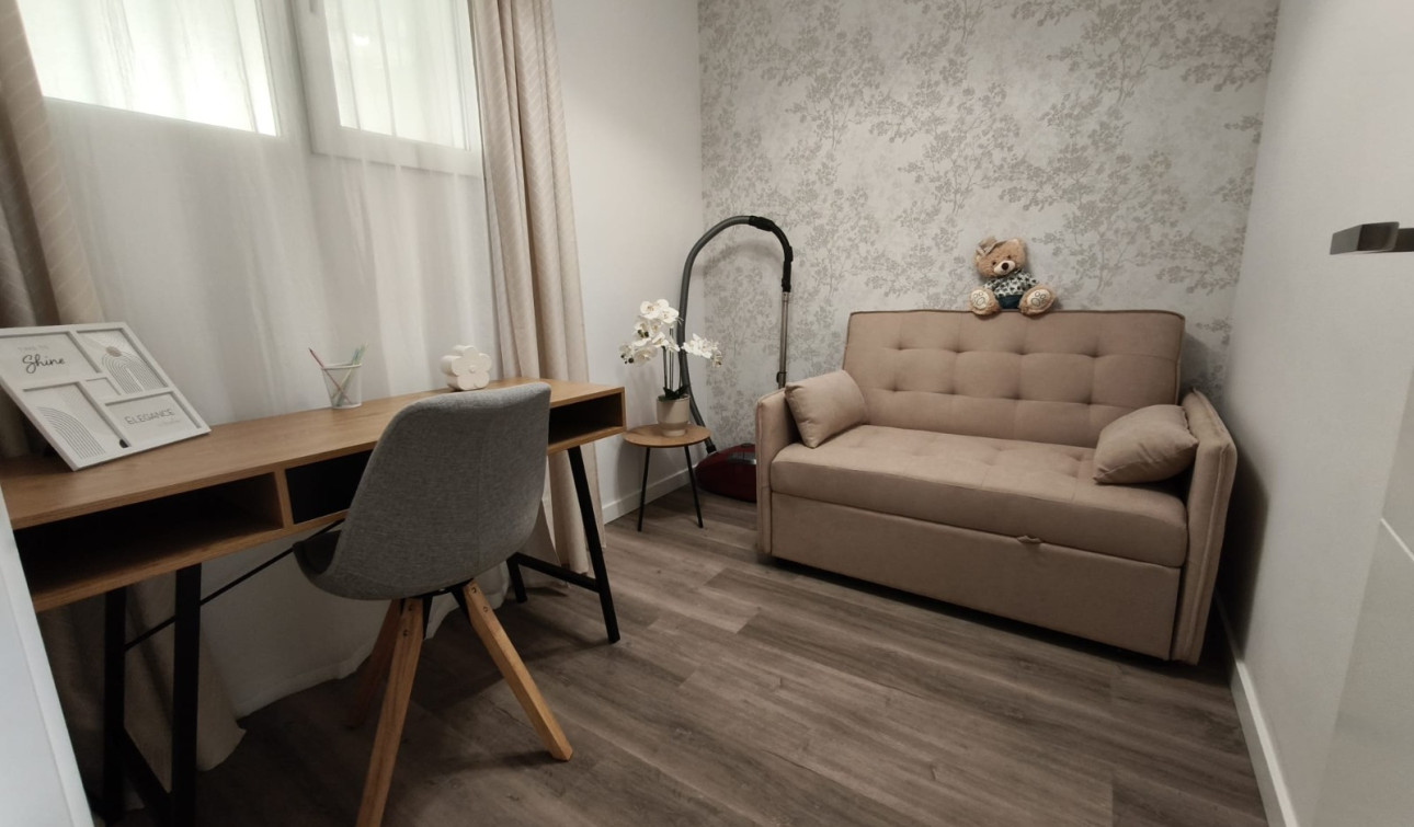 Resale - Apartment / Flat - Torrevieja - Torrevieja Centro