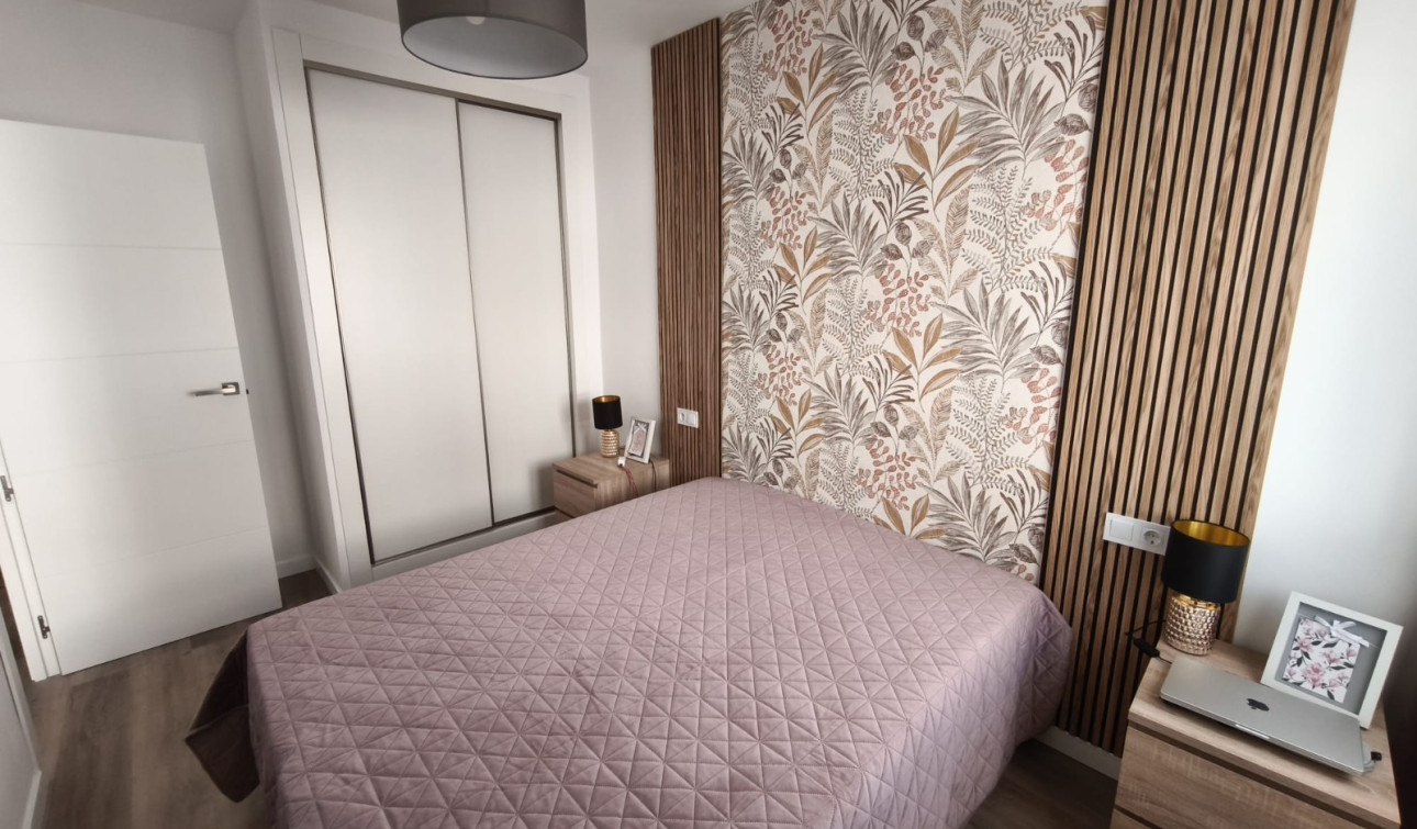 Resale - Apartment / Flat - Torrevieja - Torrevieja Centro