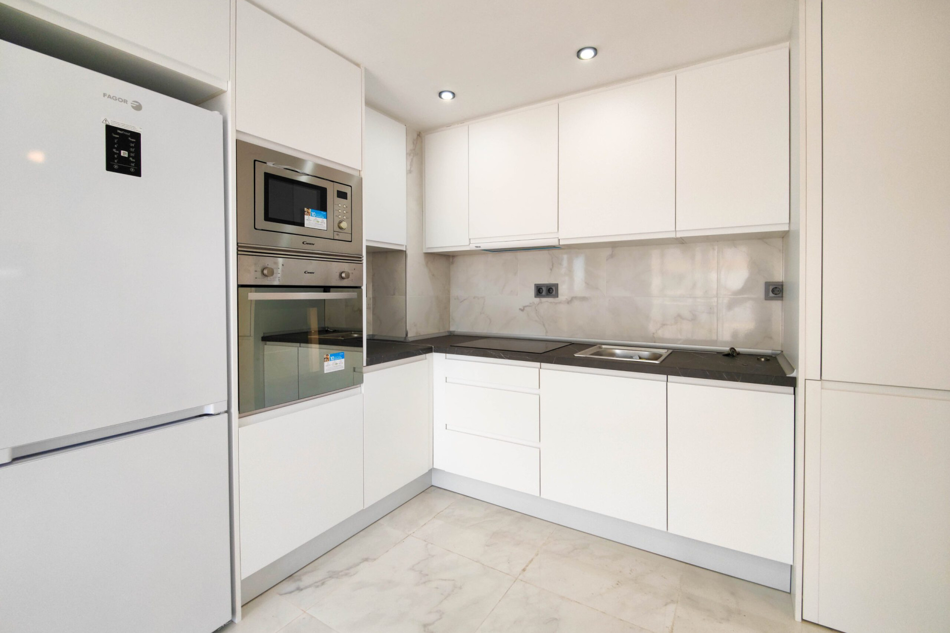 Resale - Apartment / Flat - Torrevieja - torrevieja