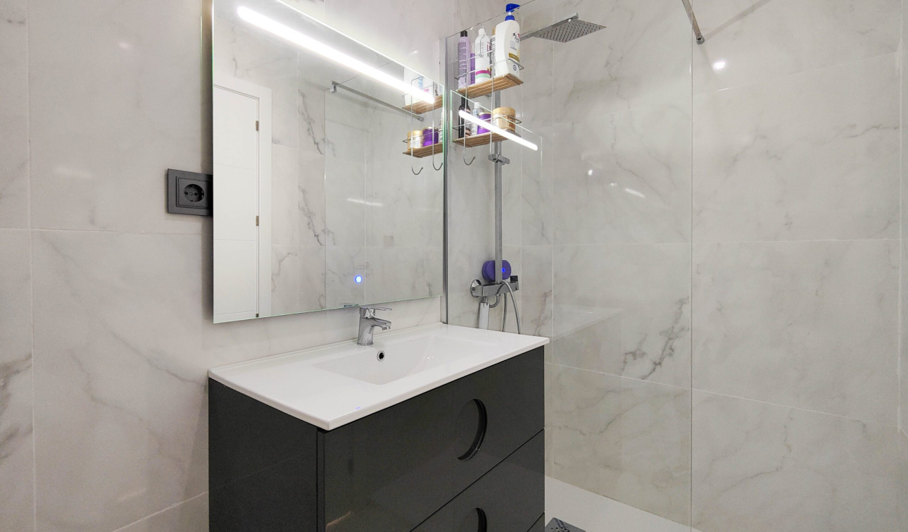 Resale - Apartment / Flat - Torrevieja - torrevieja