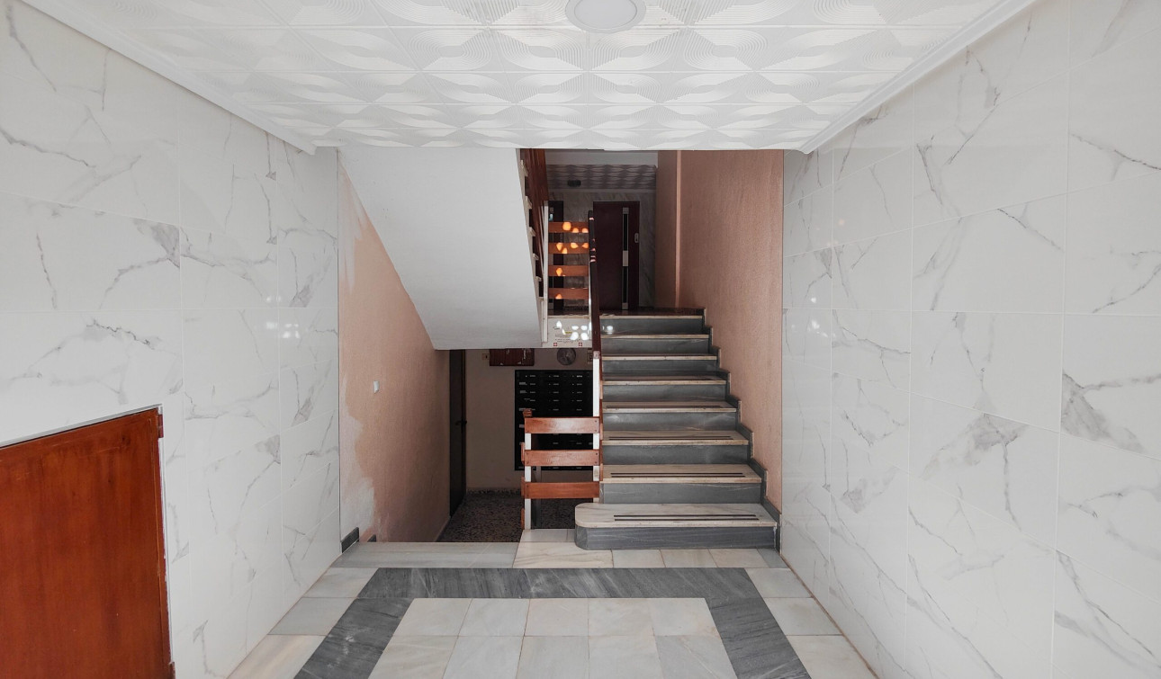 Resale - Apartment / Flat - Torrevieja - torrevieja