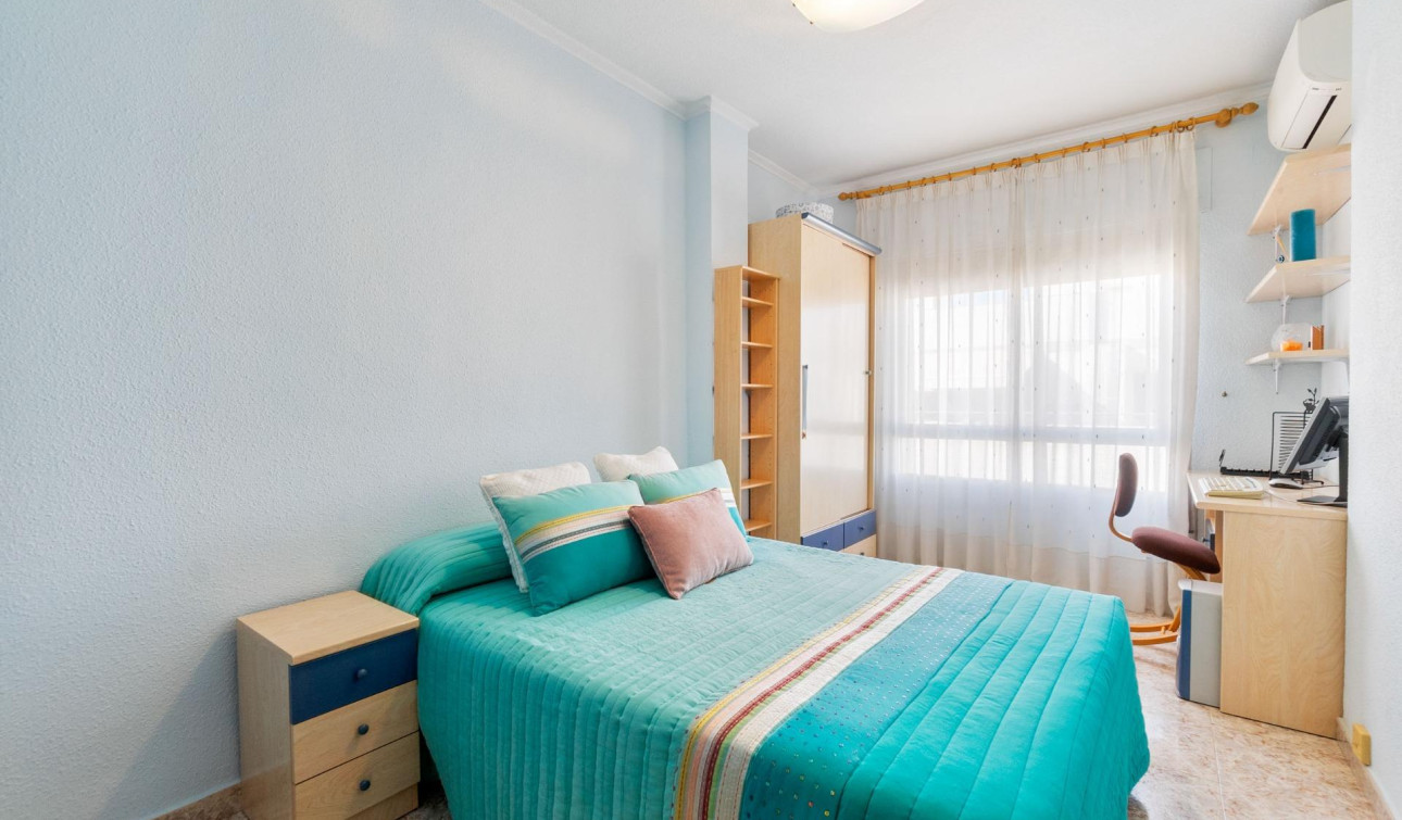 Resale - Apartment / Flat - Torrevieja - torrevieja