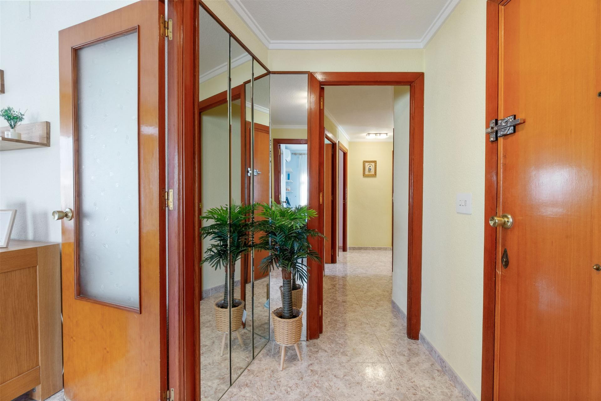 Resale - Apartment / Flat - Torrevieja - torrevieja