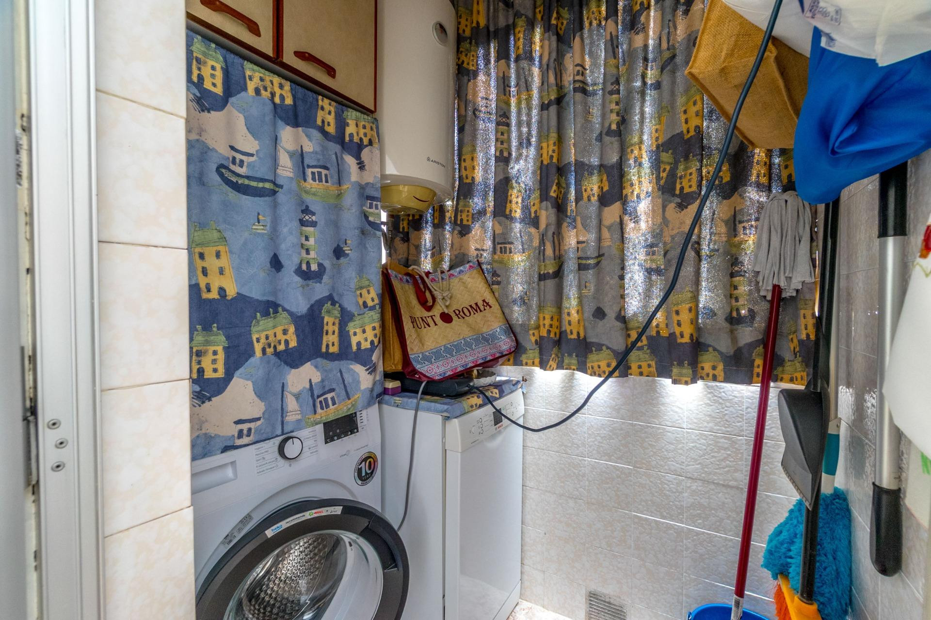 Resale - Apartment / Flat - Torrevieja - torrevieja