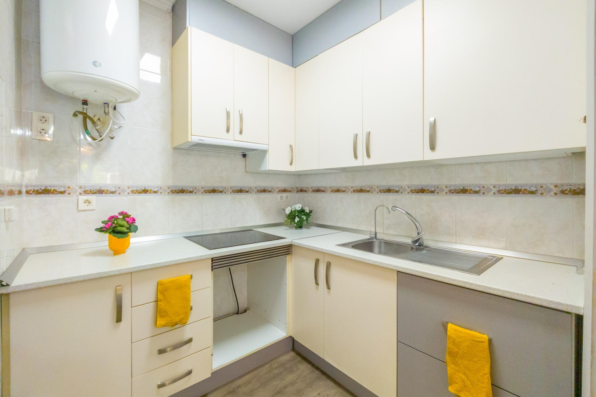 Resale - Apartment / Flat - Torrevieja - torrevieja