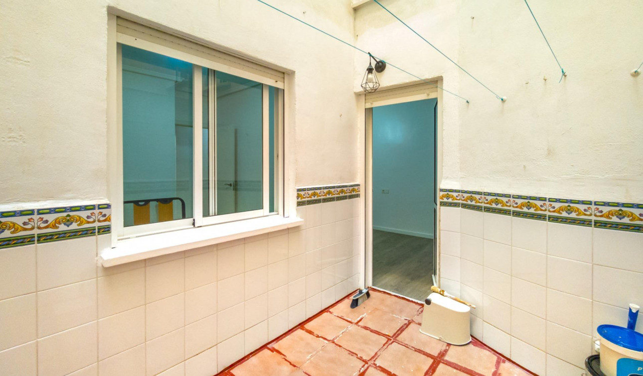 Resale - Apartment / Flat - Torrevieja - torrevieja